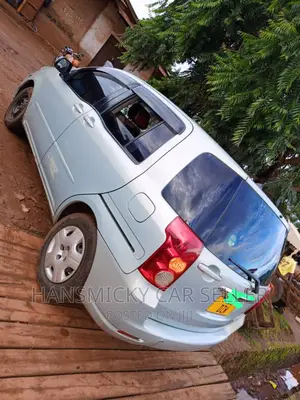 Toyota Raum 2003