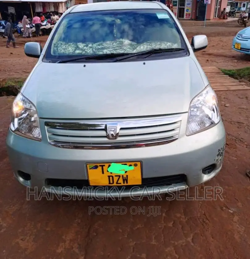 Toyota Raum 2003