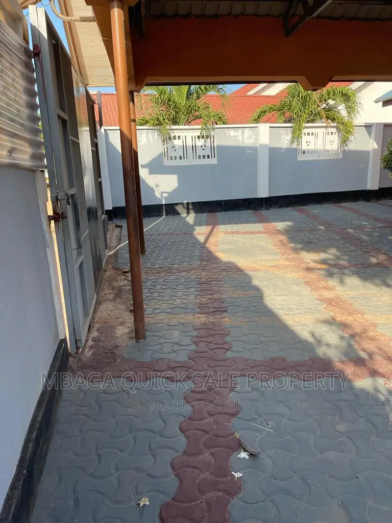 3bdrm House in Mikocheni for rent