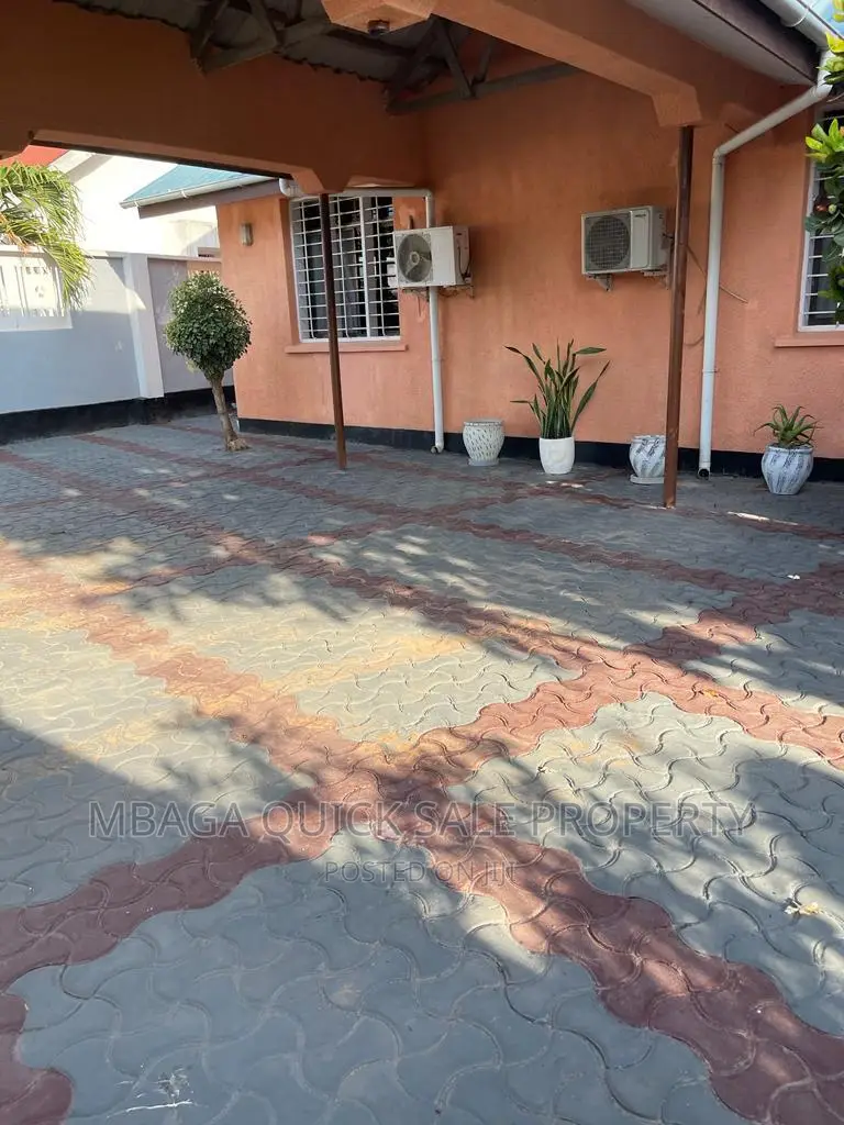 3bdrm House in Mikocheni for rent