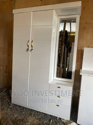 Kabati Yenye Dressing Table Nzuri Sana Kwa 420,000.