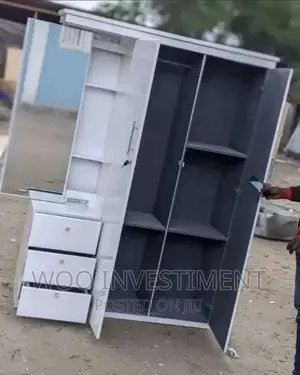 Kabati Yenye Dressing Table Nzuri Sana Kwa 420,000.