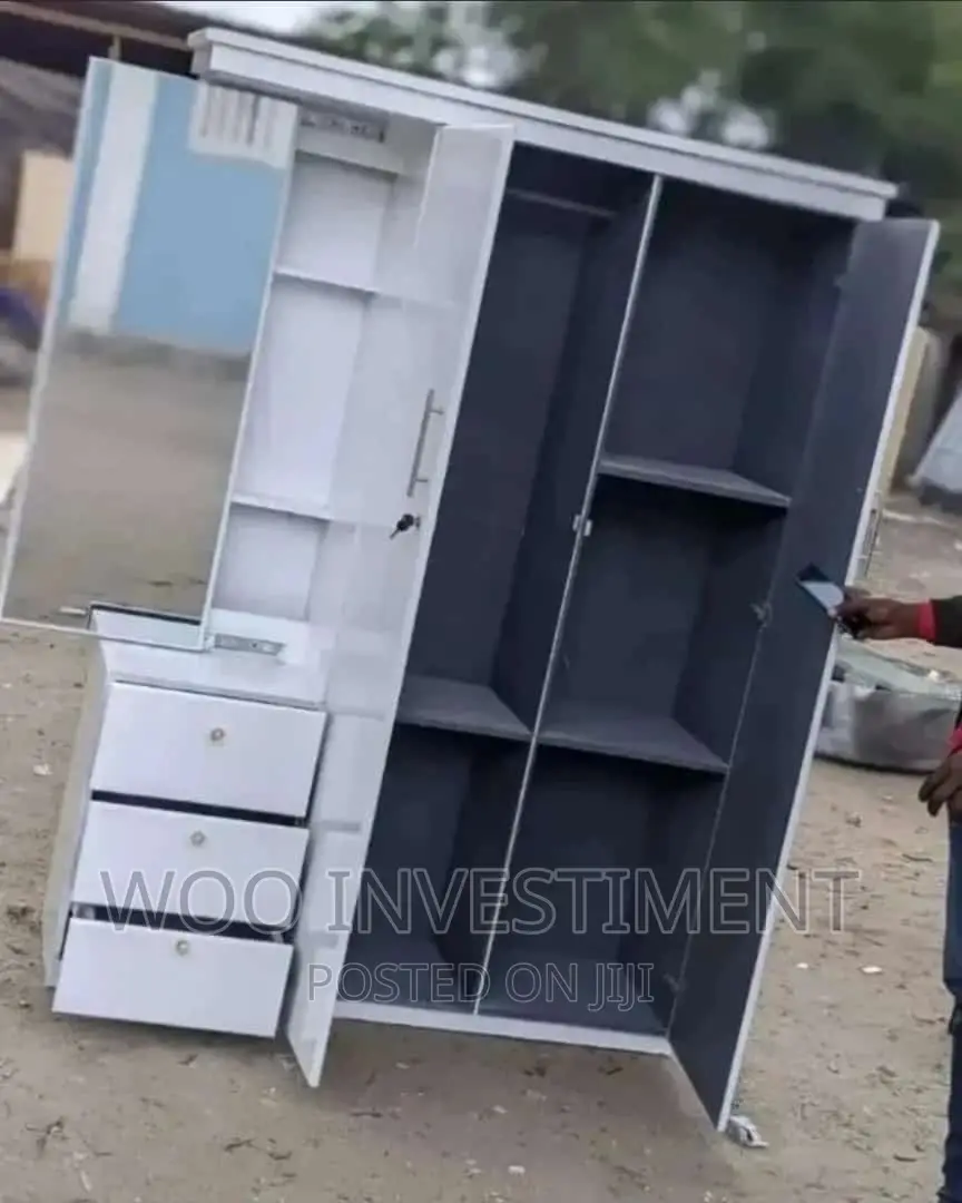 Kabati Yenye Dressing Table Nzuri Sana Kwa 420,000.