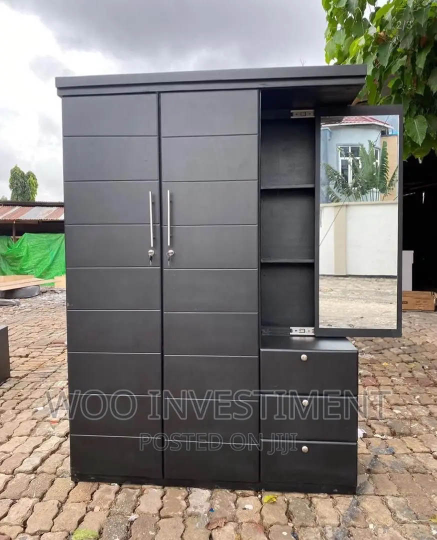 Kabati Yenye Dressing Table Nzuri Sana Kwa 420,000.