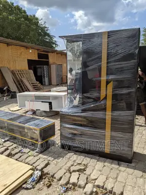 Kabati Yenye Dressing Table Nzuri Sana Kwa 420,000.