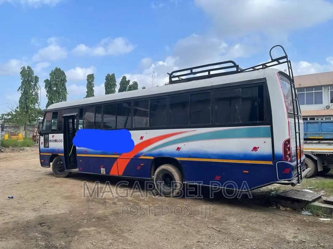 Tata Starbus Ultra Skool 1999 White