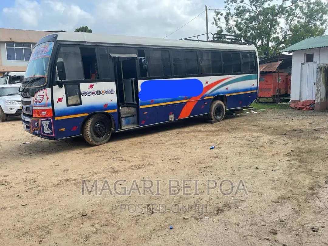 Tata Starbus Ultra Skool 1999 White