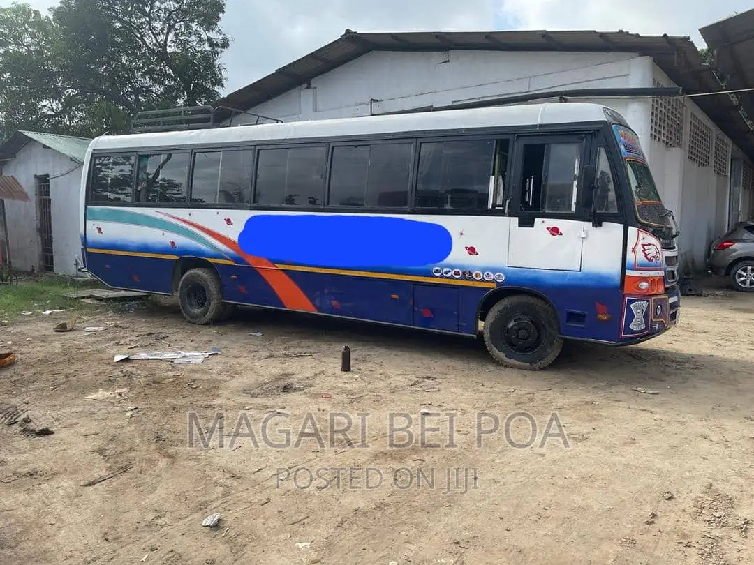 Tata Starbus Ultra Skool 1999 White