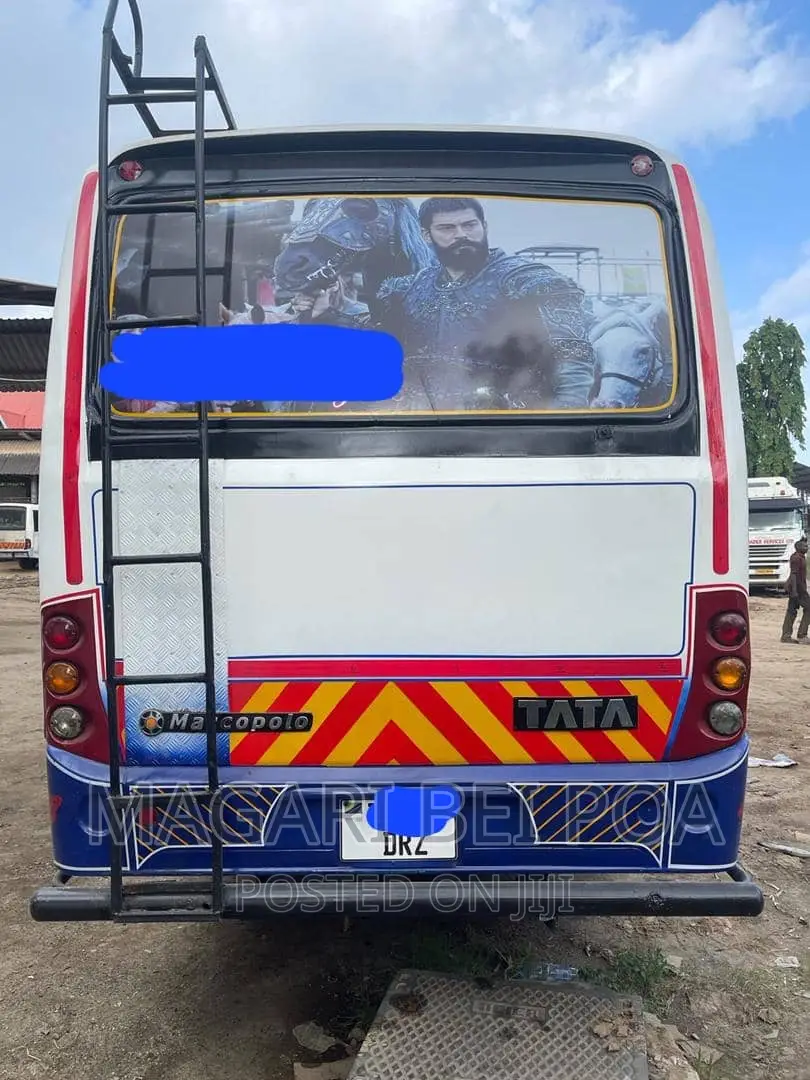 Tata Starbus Ultra Skool 1999 White