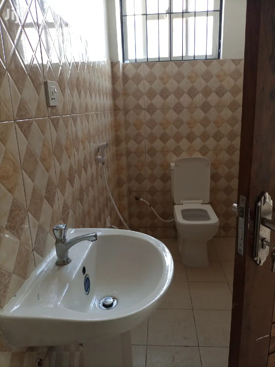 2 Bedrooms Apartment For Rent