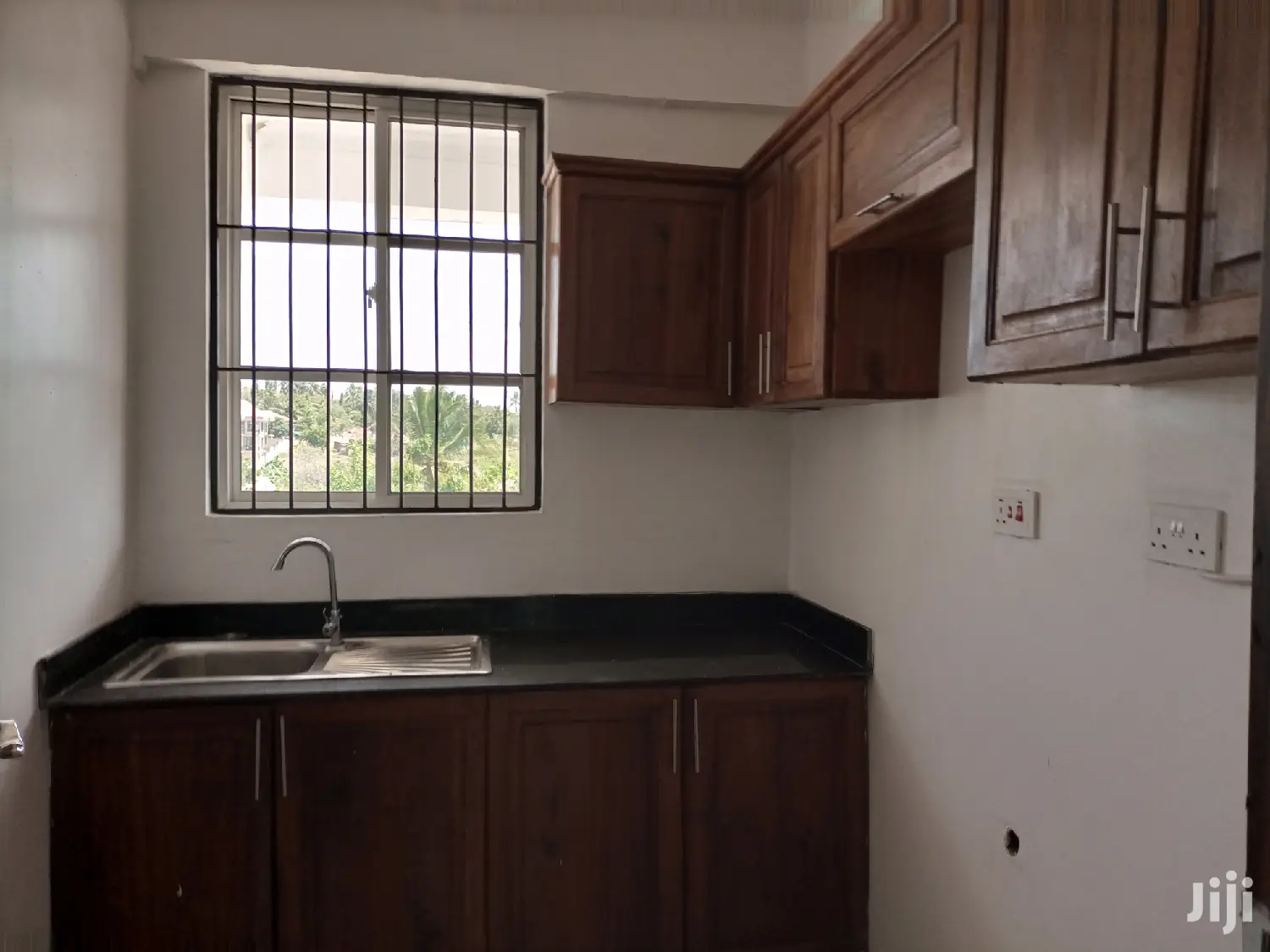 2 Bedrooms Apartment For Rent