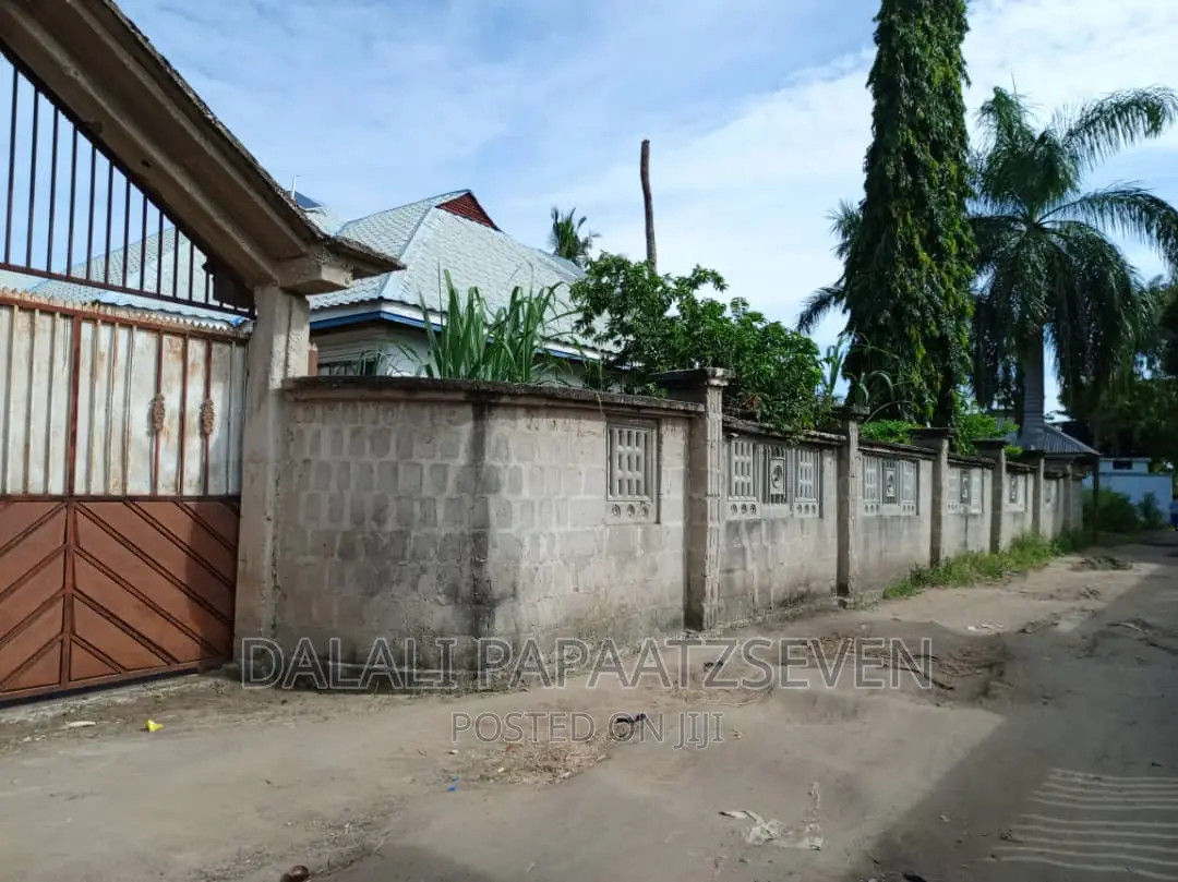 3bdrm House in Dalalipapaatzseven, Kinondoni for sale