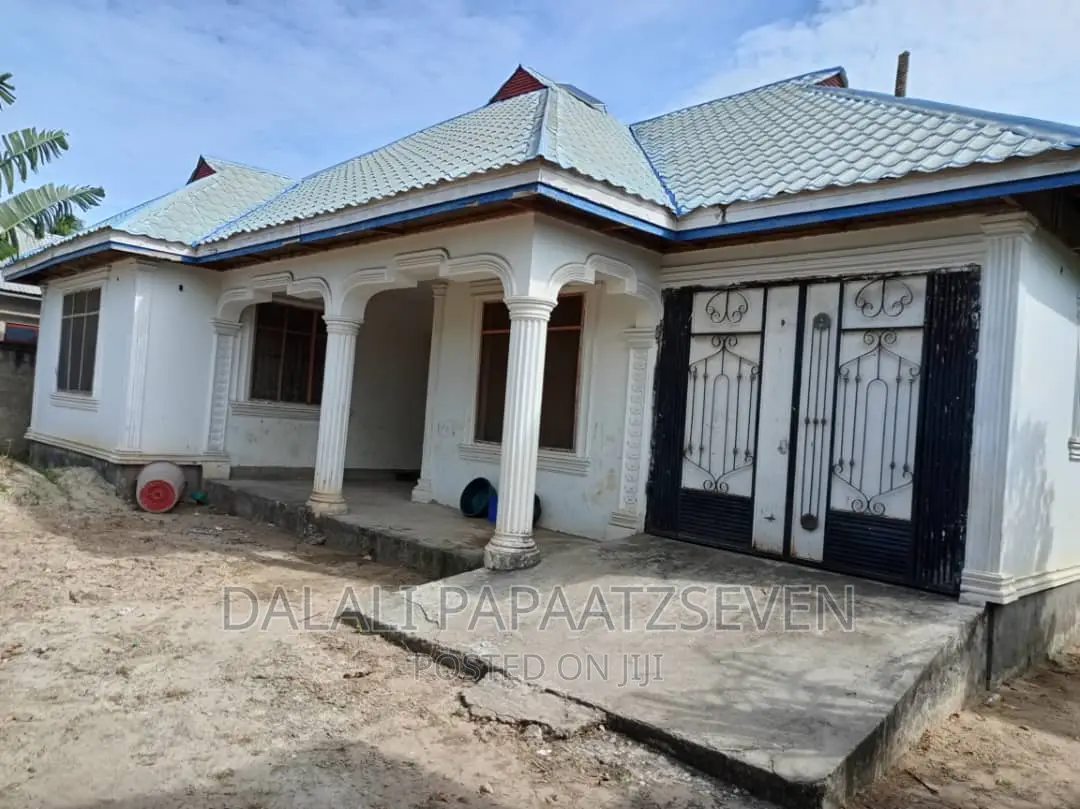 3bdrm House in Dalalipapaatzseven, Kinondoni for sale