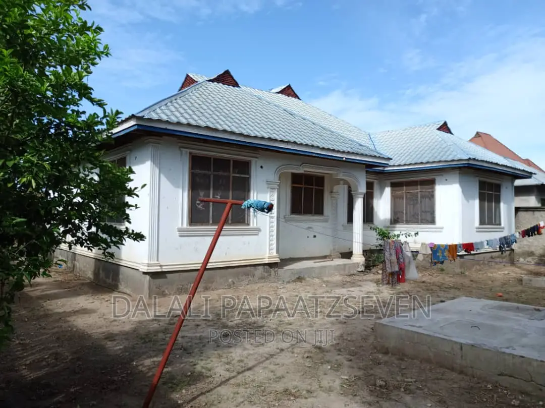 3bdrm House in Dalalipapaatzseven, Kinondoni for sale