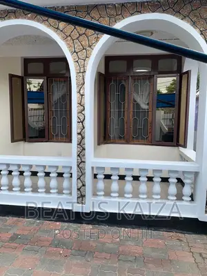 4bdrm Block of Flats in Mikochen B, Mikocheni for sale