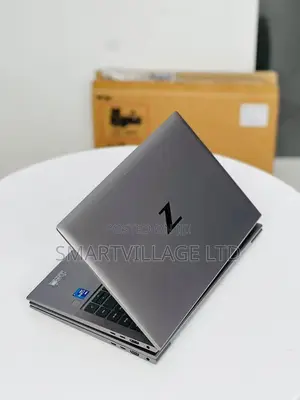 New Laptop HP ZBook Firefly G8 16GB Intel Core I7 SSD 512GB