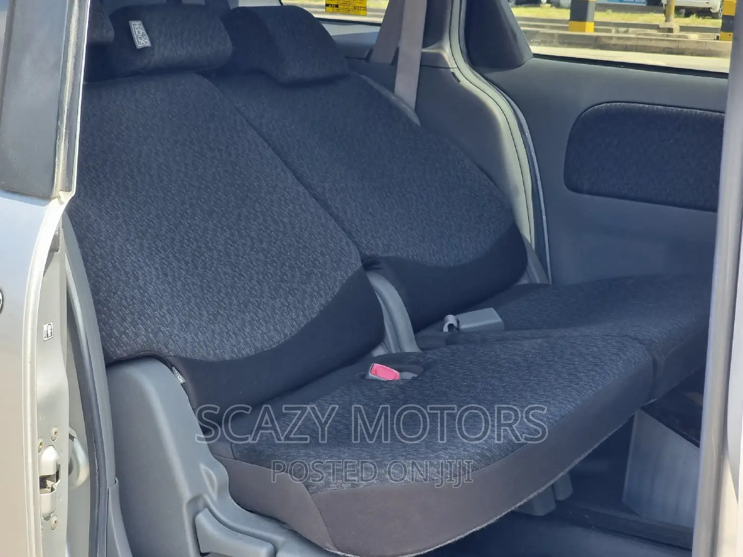 Toyota Sienta 2012 Silver