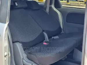 Toyota Sienta 2012 Silver