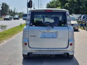Toyota Sienta 2012 Silver