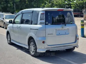 Toyota Sienta 2012 Silver