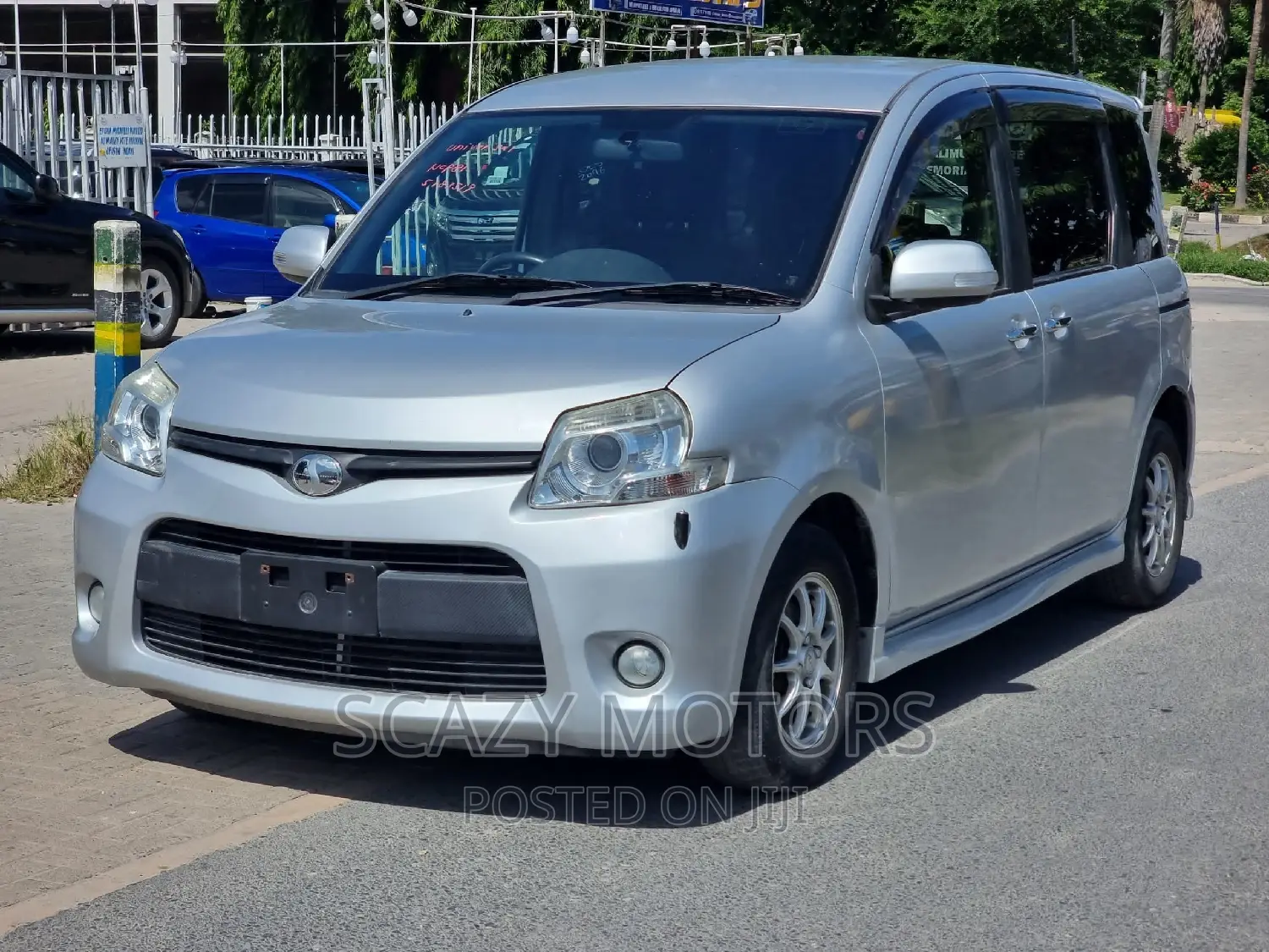Toyota Sienta 2012 Silver