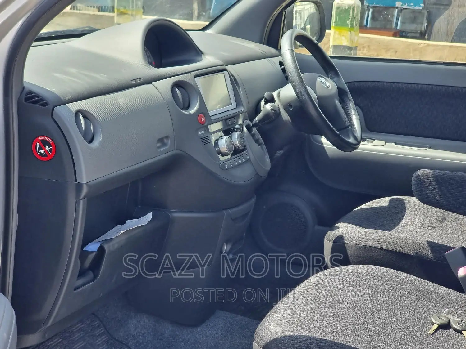 Toyota Sienta 2012 Silver