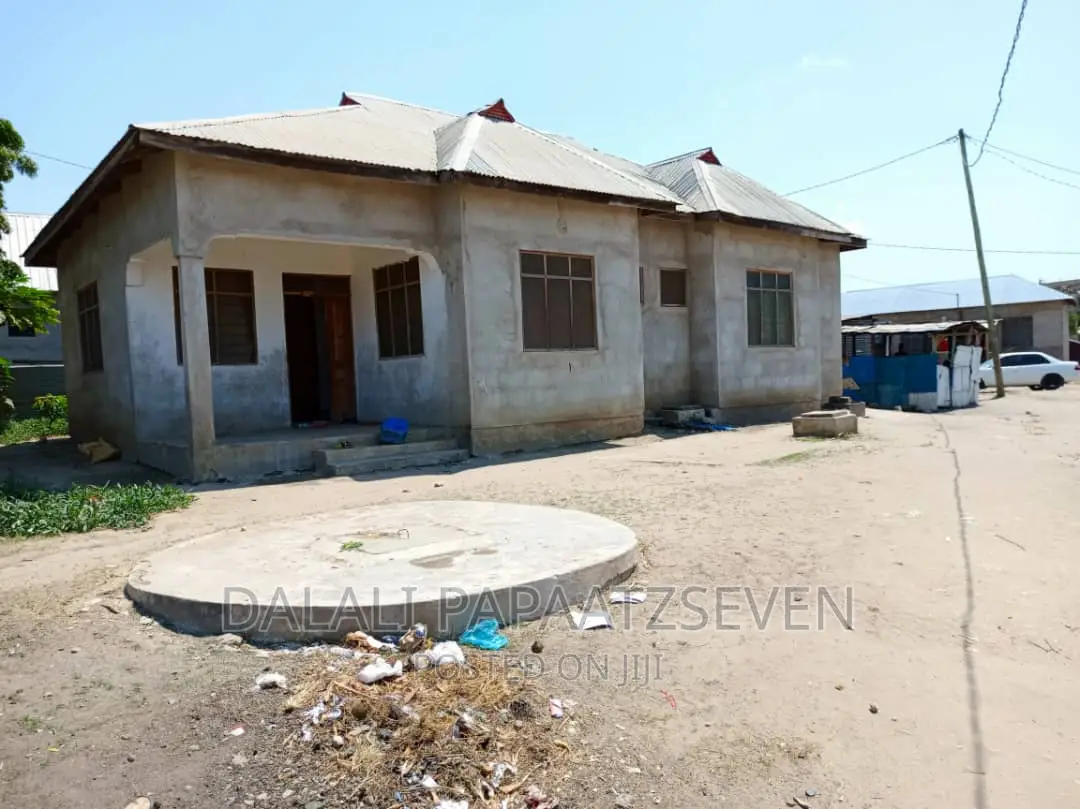 3bdrm House in Dalalipapaatzseven, Kinondoni for sale