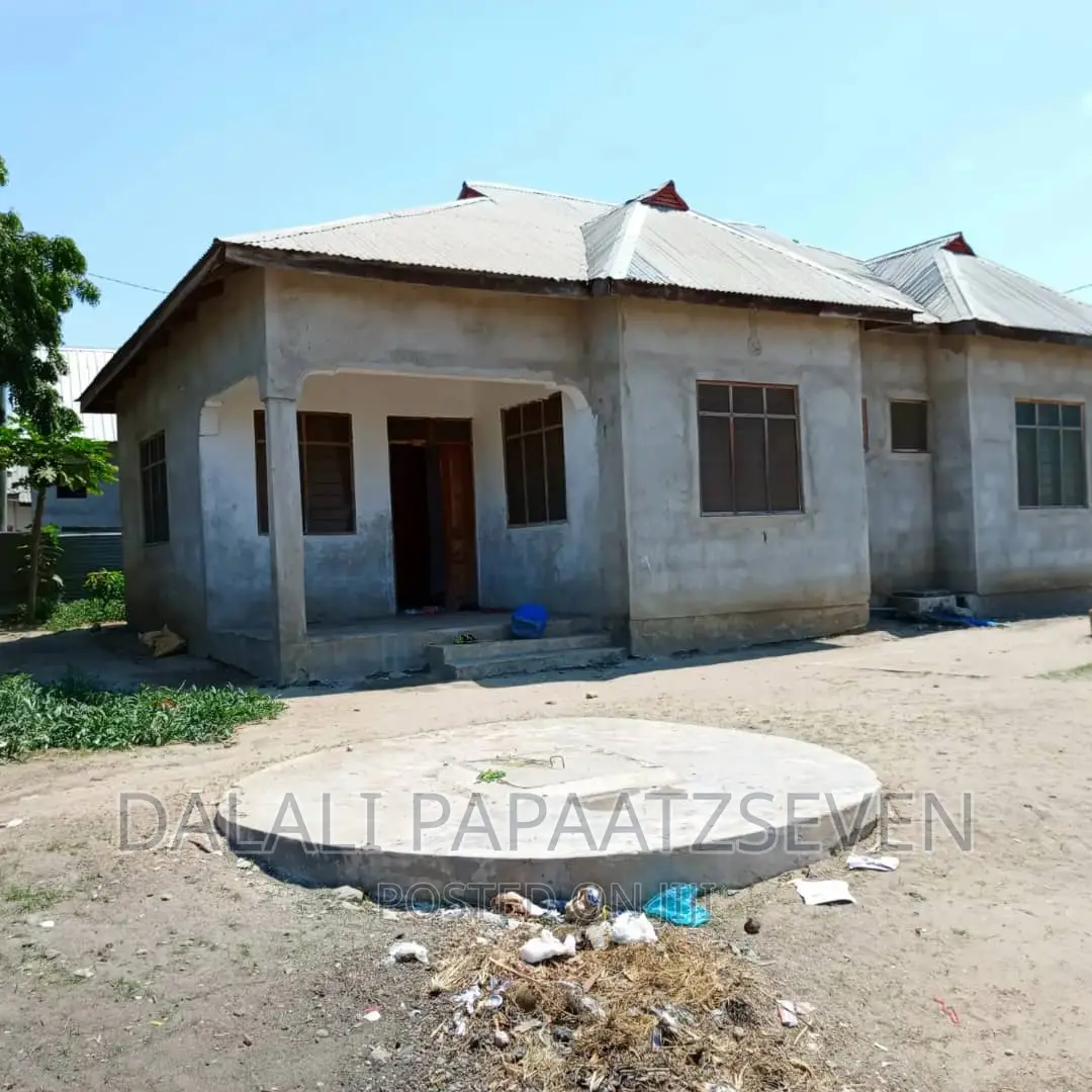 3bdrm House in Dalalipapaatzseven, Kinondoni for sale