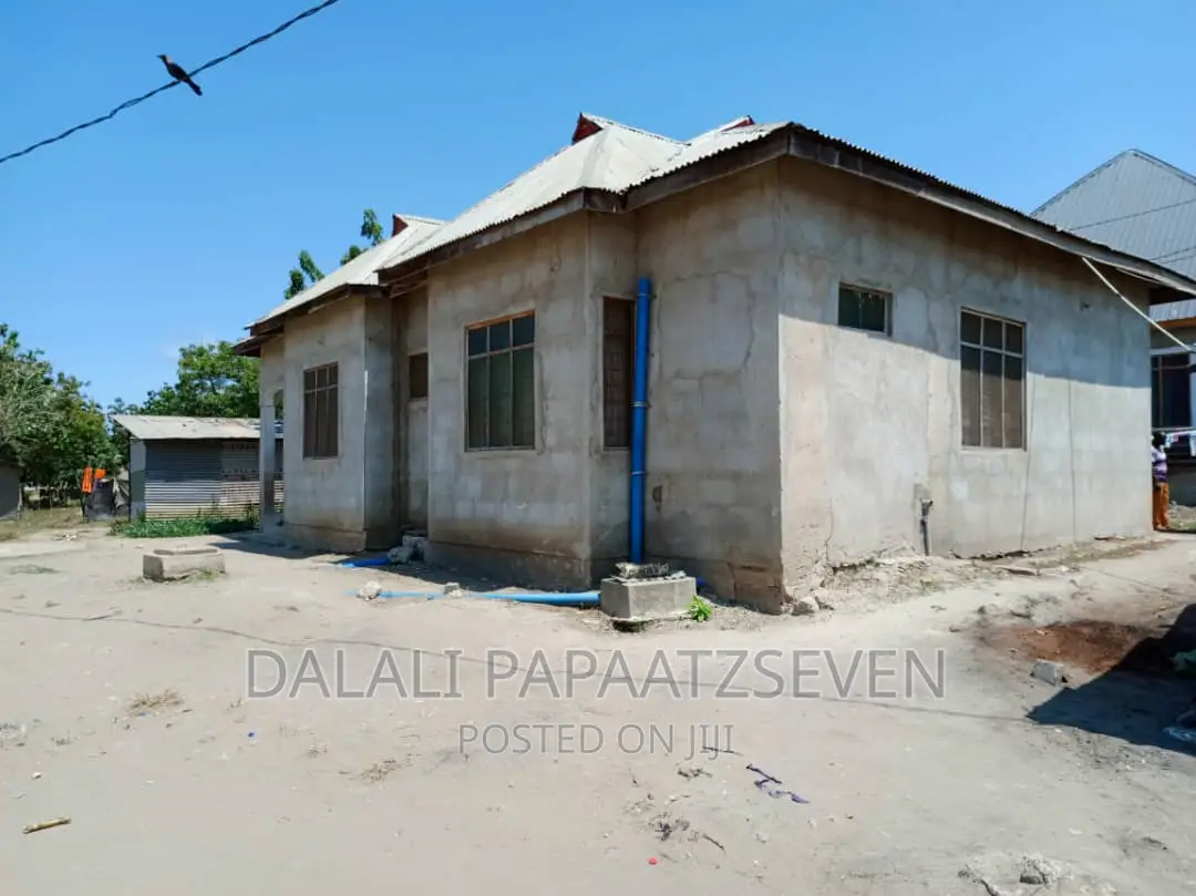 3bdrm House in Dalalipapaatzseven, Kinondoni for sale