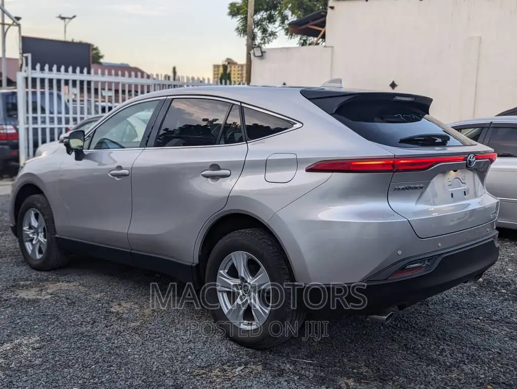 Toyota Harrier 2.0 2021 Silver
