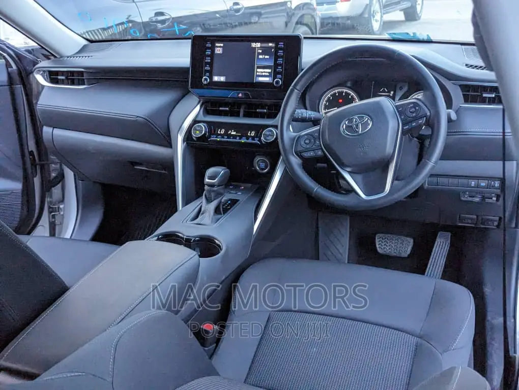 Toyota Harrier 2.0 2021 Silver