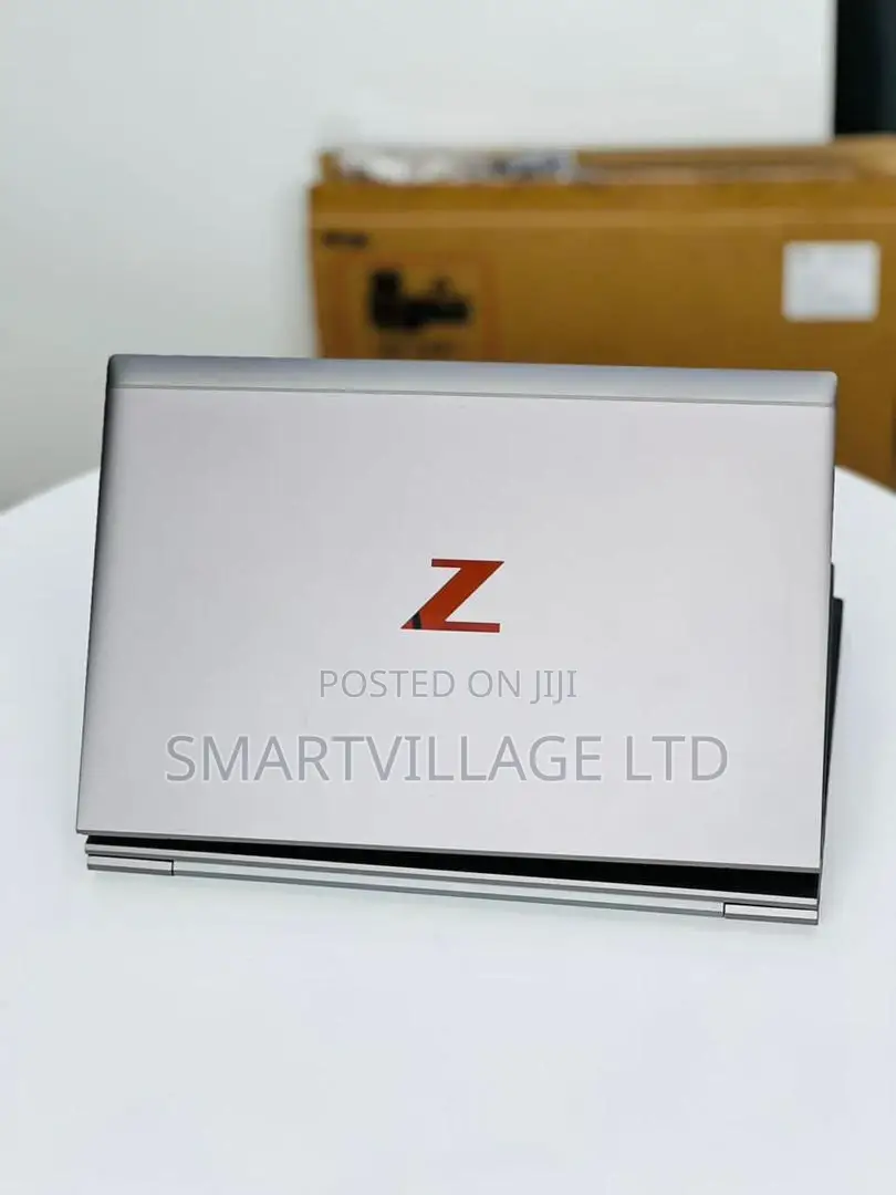 New Laptop HP ZBook Firefly G8 16GB Intel Core I7 SSD 512GB