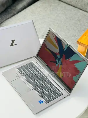 New Laptop HP ZBook Firefly G8 16GB Intel Core I7 SSD 512GB