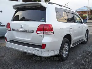 Toyota Land Cruiser 4.6 V8 AX 2011 White