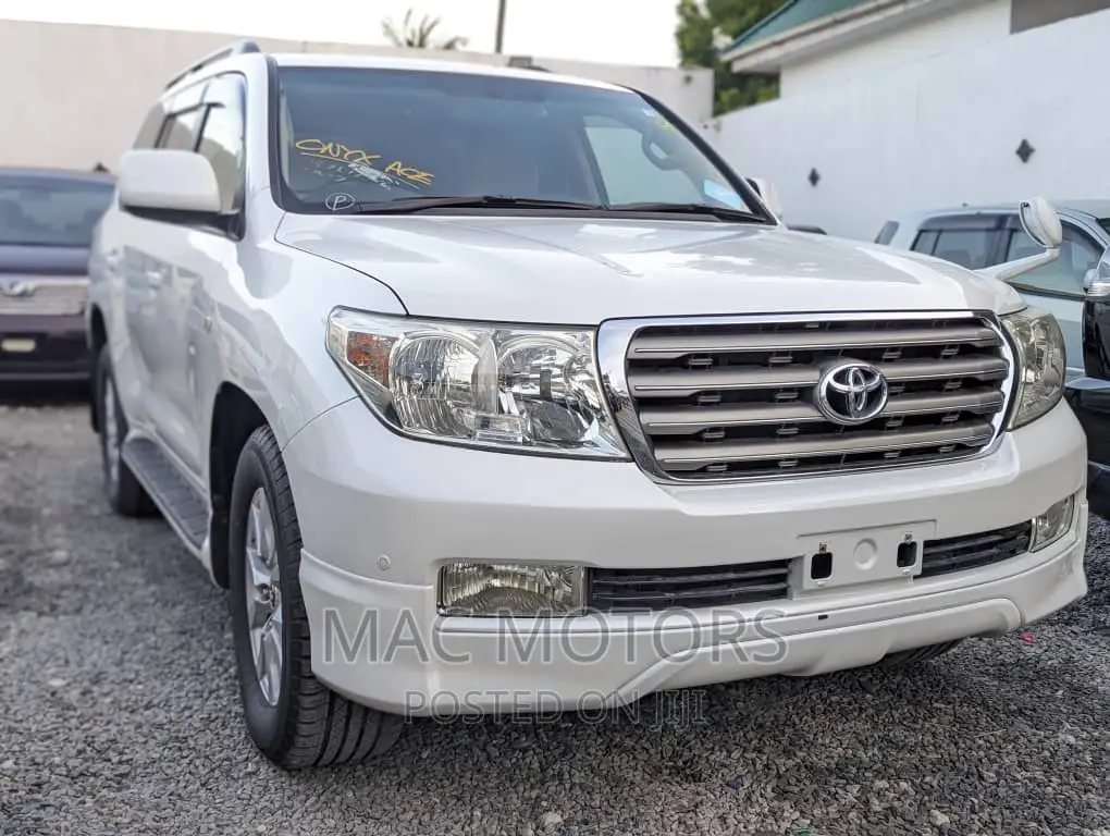Toyota Land Cruiser 4.6 V8 AX 2011 White