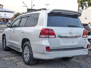 Toyota Land Cruiser 4.6 V8 AX 2011 White