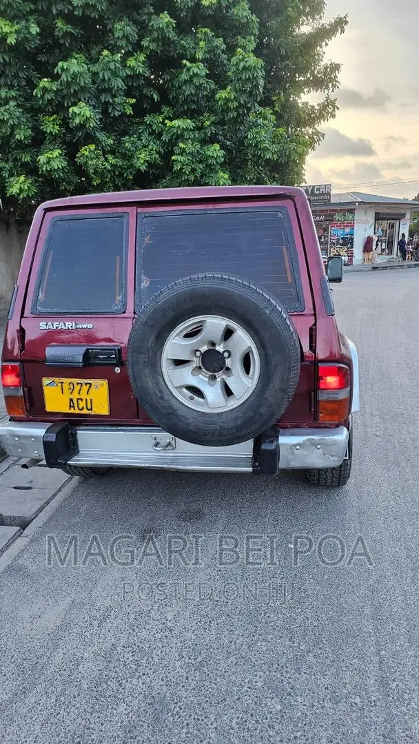 Nissan Patrol 2000 Brown