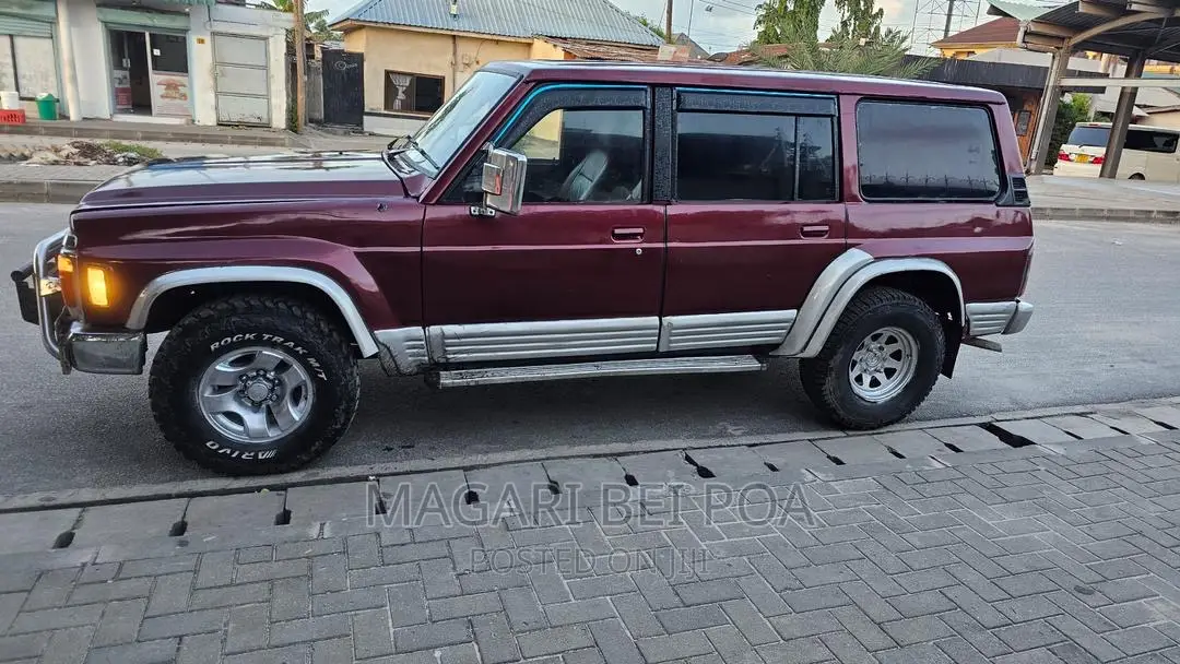 Nissan Patrol 2000 Brown