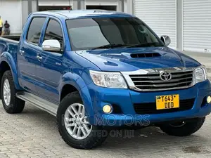 Toyota Hilux SR 4x4 2014 Blue