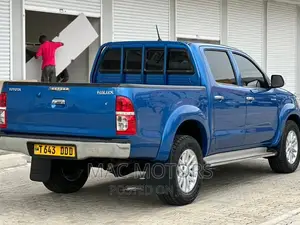 Toyota Hilux SR 4x4 2014 Blue