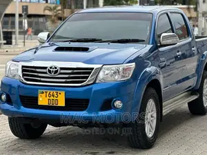 Toyota Hilux SR 4x4 2014 Blue