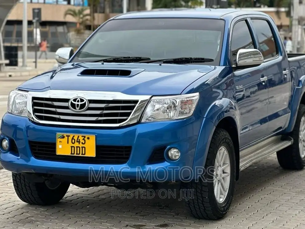 Toyota Hilux SR 4x4 2014 Blue