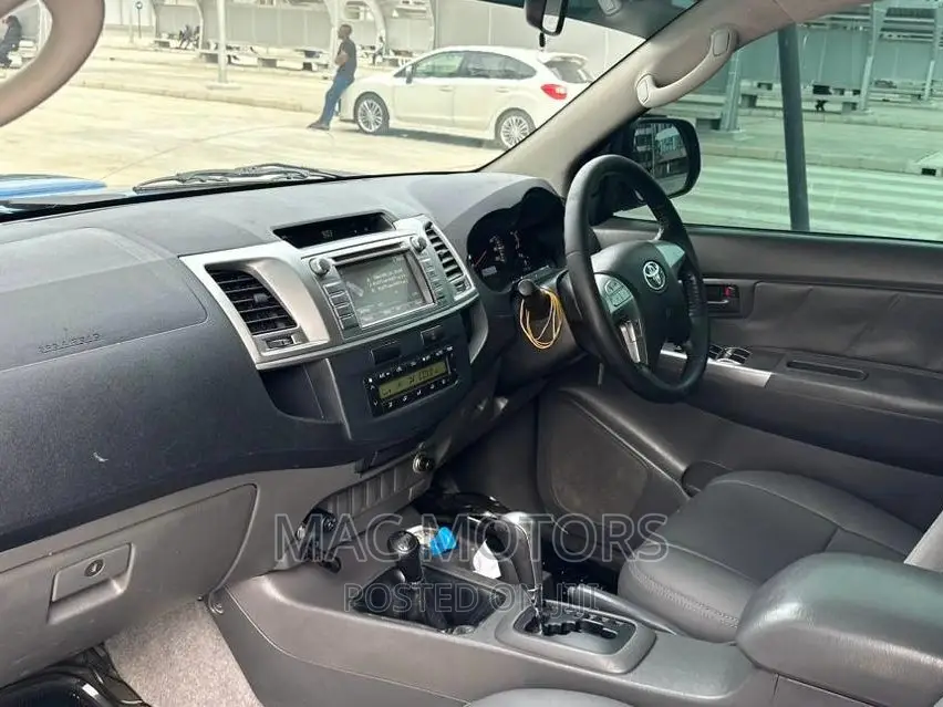 Toyota Hilux SR 4x4 2014 Blue