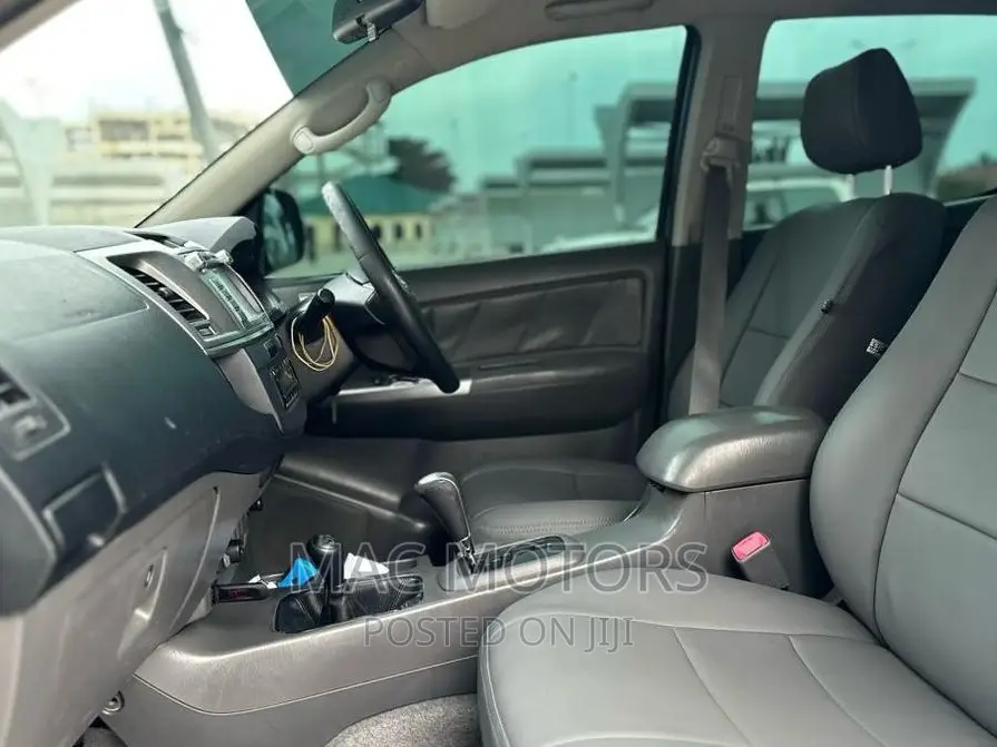 Toyota Hilux SR 4x4 2014 Blue