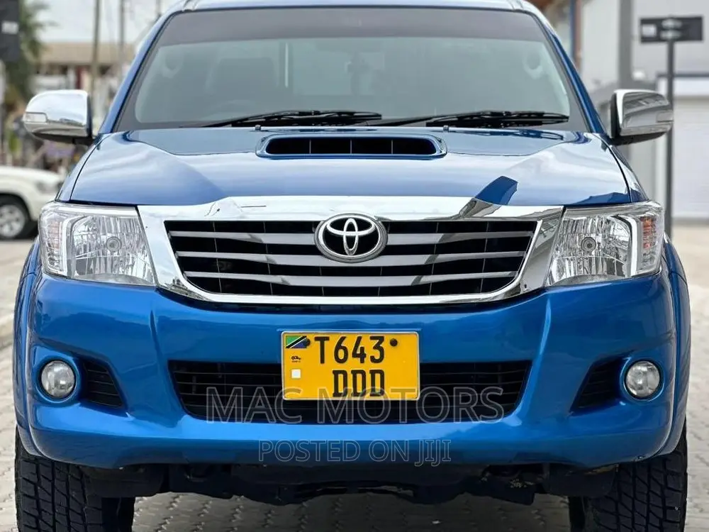 Toyota Hilux SR 4x4 2014 Blue