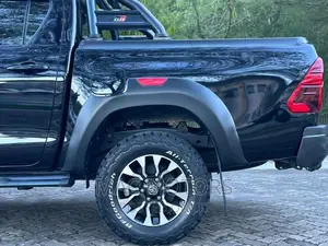 Toyota Hilux 2022 Black