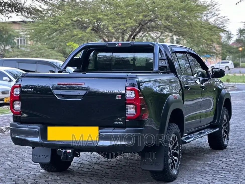 Toyota Hilux 2022 Black