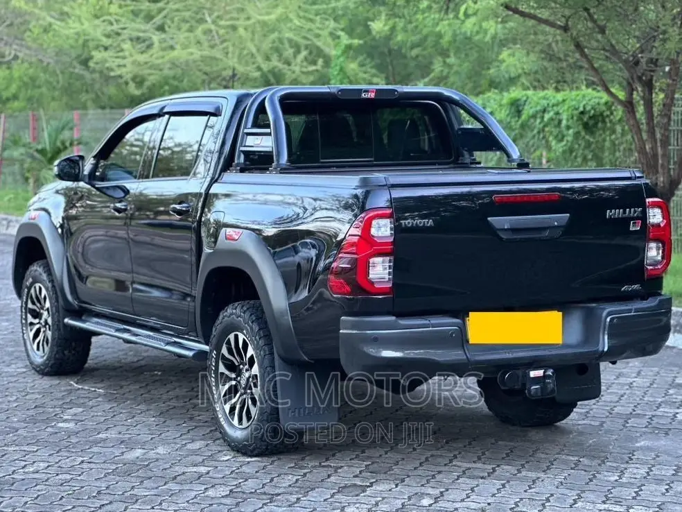 Toyota Hilux 2022 Black