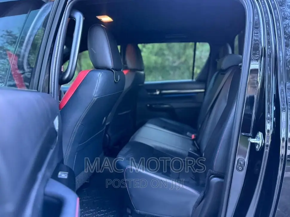 Toyota Hilux 2022 Black