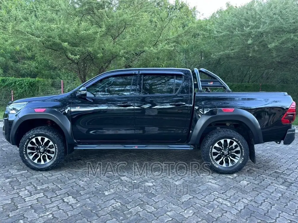 Toyota Hilux 2022 Black